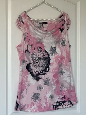 Cocomo Top sleeveless Women’s XL floral blouse in shades of pink, grey and black